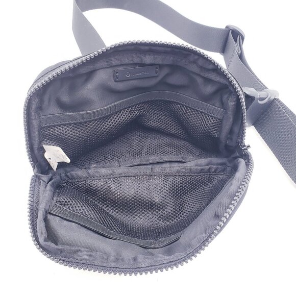 Lululemon Everywhere Women's Belt Bag Black 1 Liter - Picture 6 of 8